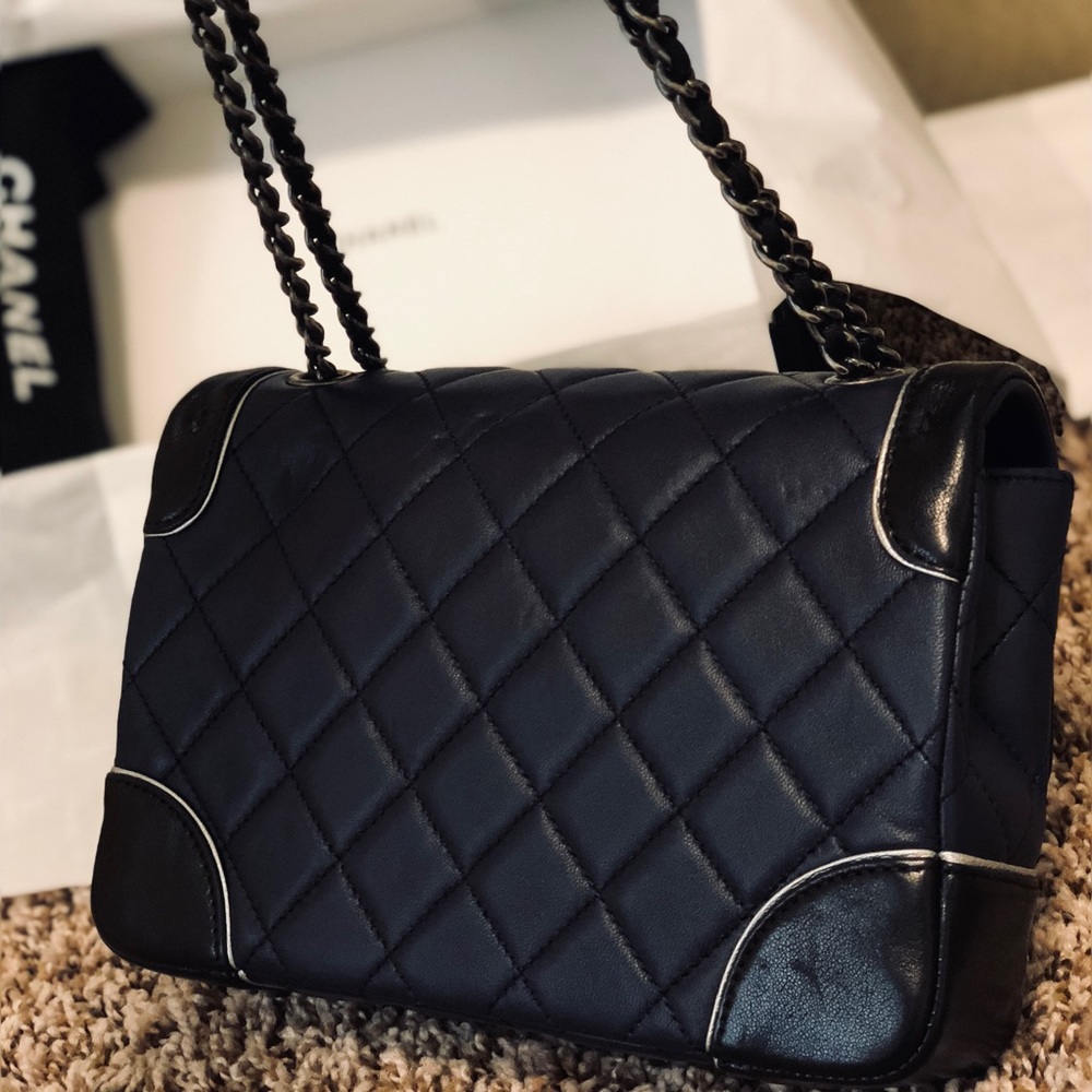 Authentic Chanel bag - Picture 5 of 7